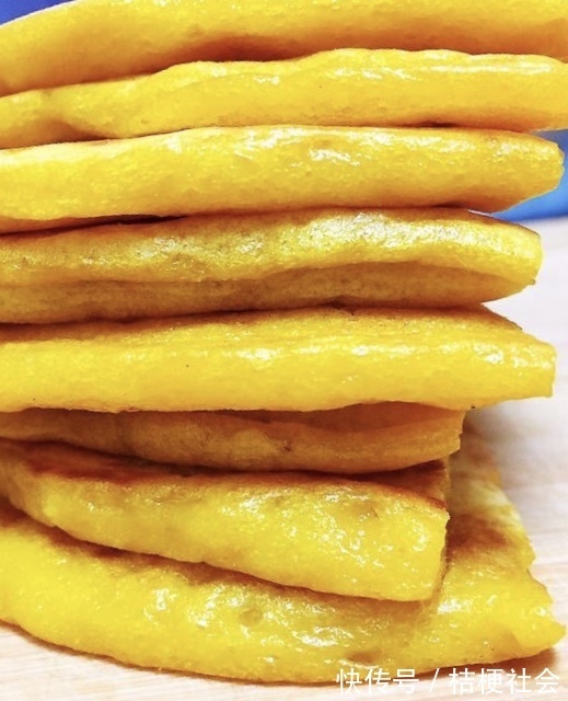 一碗面粉,2个鸡蛋,做孩子爱吃的早餐饼,比面包松软,比馒头香