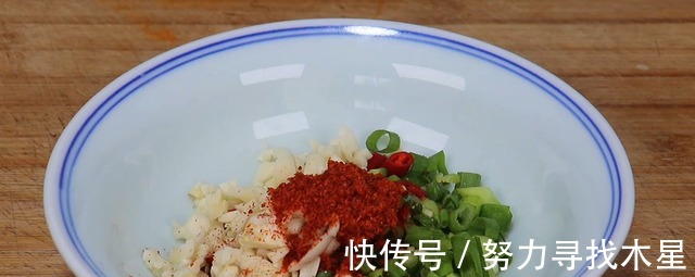 辣椒面|这菜再贵也要吃一次，钙是牛奶好几倍，碗拿开的时候，香味扑鼻！