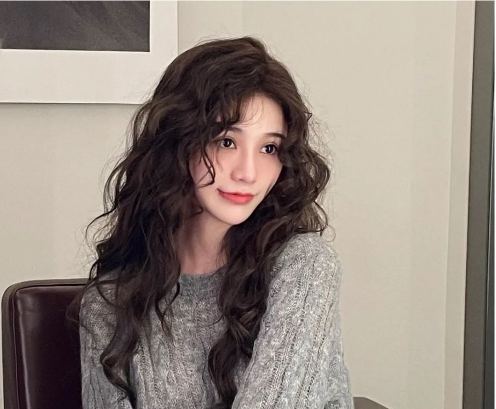 造型 2022发型怎么整?烫卷卷最洋气,好处多多不要错过