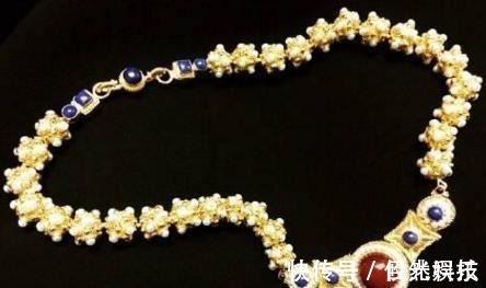 专家$61年前发现千年古墓,墓中埋一小女孩,棺上四个字让专家心惊