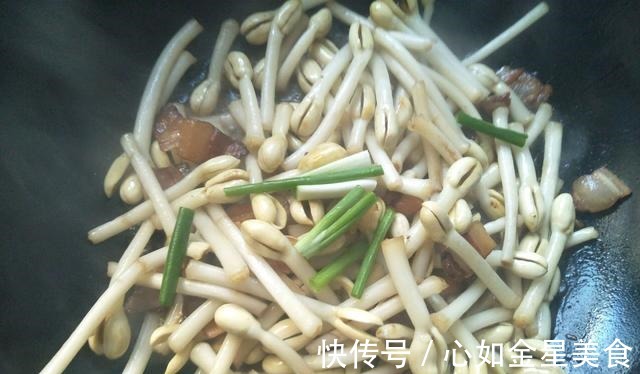 煸炒|八月,吃猪肉牛肉不如它,腊香味十足,营养搭配,10分钟端上桌!