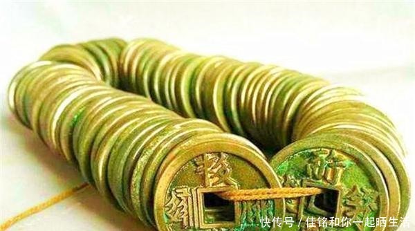 西瓜|血西瓜奇案西瓜切开后鲜血直流,知府勘破玄机,擒住凶手