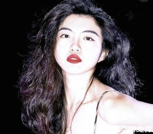 小姐姐 大圆脸“发型避雷”:齐刘海土气显脸大,大波浪让脖子更短