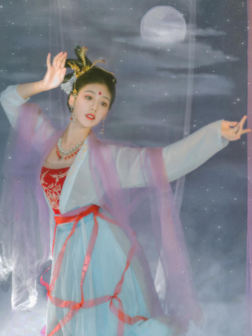  直呼|小姐姐真会玩，模仿《西游记》中的嫦娥仙子，网友直呼：太像了！