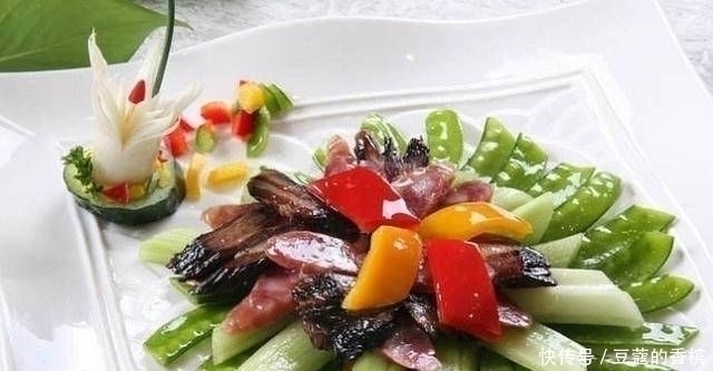 好吃|炒菜是中间放盐，还是最后放盐？很多人放的顺序错了，难怪不好吃