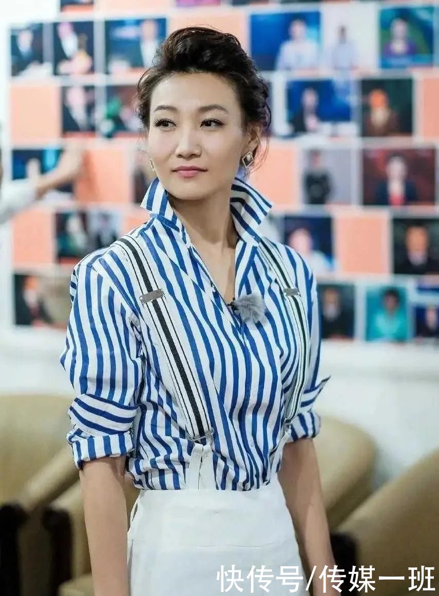 李梓萌惊喜亮相元宵晚会,褪去假发西服的她,竟是隐藏的穿搭达人