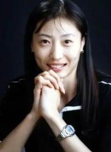 奥运冠军|她是羽毛球奥运冠军,却惨遭丈夫抛弃,离婚后独自抚养女儿