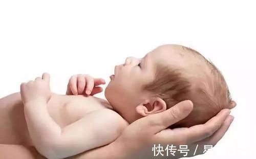 婴儿|9个月婴儿紧握拳头,奶奶发现有问题带去医院检查,医生:来晚了