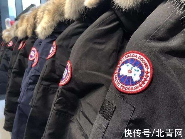 加拿大鹅实体店购物不能退货！专家：这属于无效的“霸王条款”|15楼财经 |