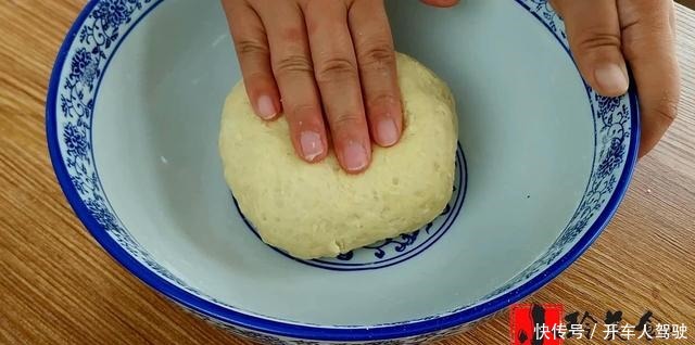 吐司面包，手把手教你在家做，5分钟揉出手套膜，比买的还好吃