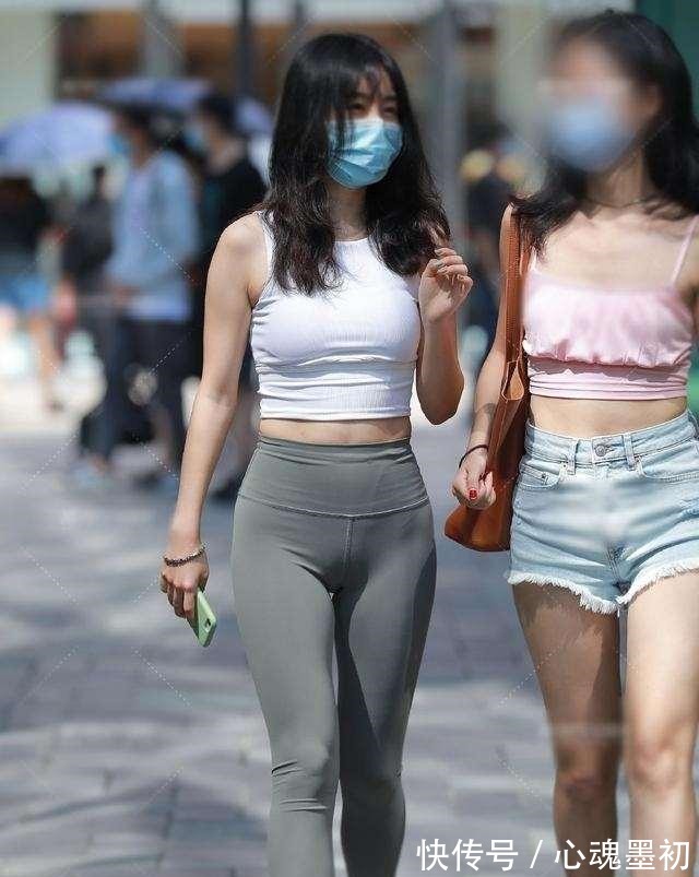 打底裤 女神打底裤穿搭，新颖的剪裁设计，还是短靴！