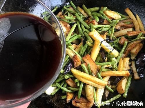 下饭|天冷后,3种食材一锅出,喷香下饭,——营养均衡,别错过