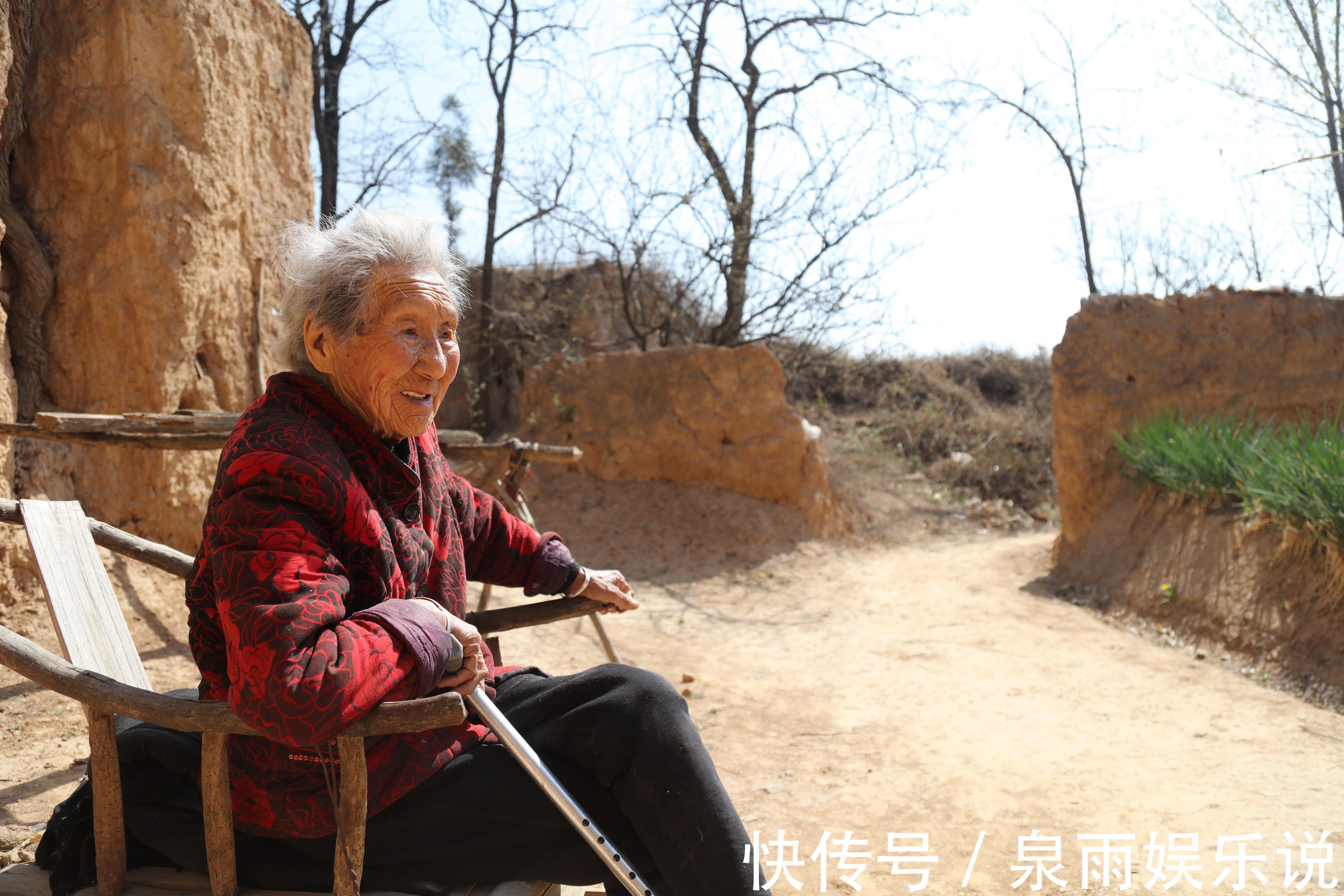 门帘|109岁老人无儿无女独居窑洞，还能穿针引线，20年离不开一样东西