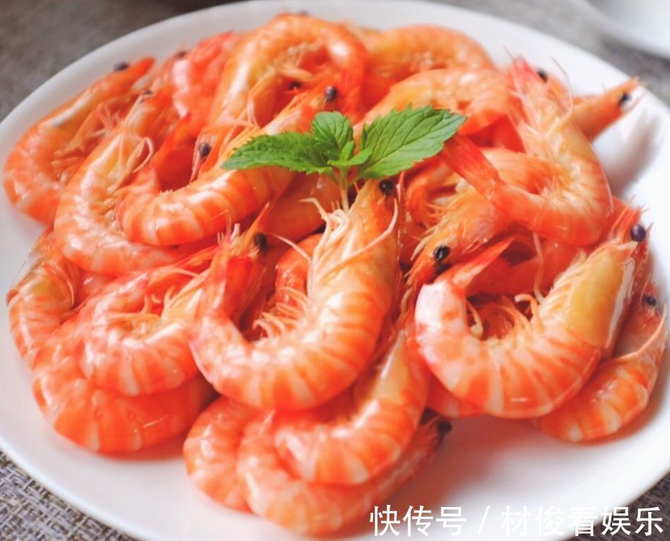做水煮虾,应该凉水下锅还是开水下锅用错了水,难怪虾肉不鲜嫩