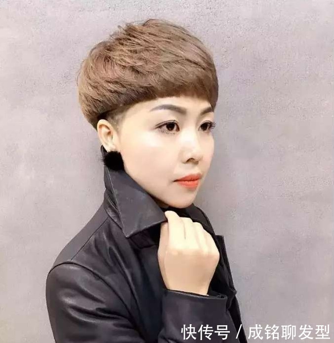 短发|女人过了四十,留短发要记住这“3不要”,不仅显脸大,还更显老