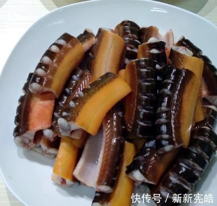 在家做鳝鱼时,别傻傻用料酒去腥,额外加点“它”,腥味去的彻底