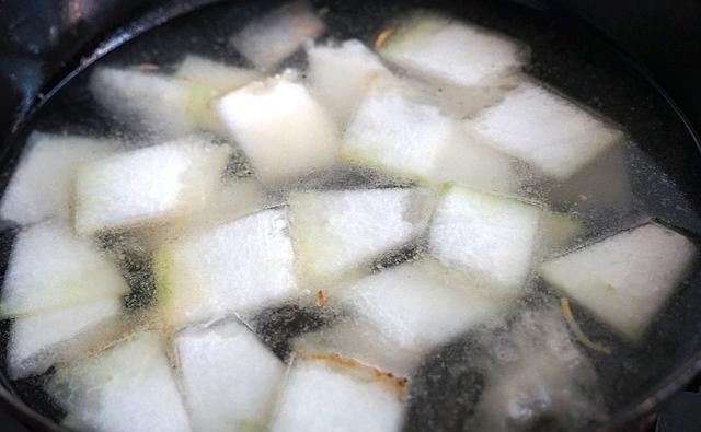 降温了,想暖和给家人多喝这汤,鲜美营养又暖胃,天气再冷也不怕