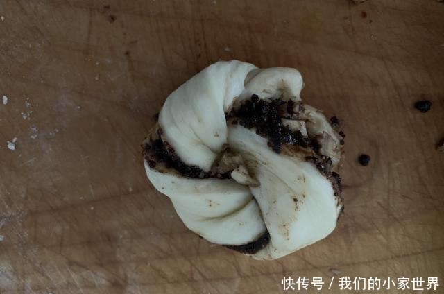 做面包时加1勺它,味道曼妙,出炉赶紧撕一块,比吐司好吃多了