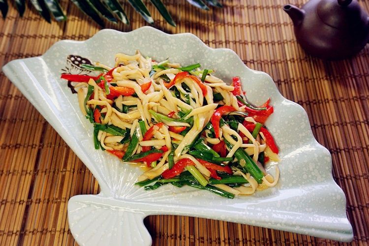 非常实惠的一道素炒三丝,能当主食或下酒菜,还能当盖饭的主菜