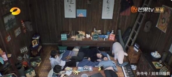 何炅|黄磊何炅出游不愿走,为吃火锅福尔摩斯上身,那英反客为主太厉害