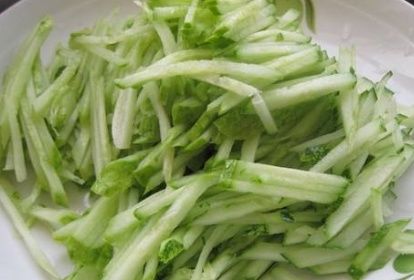 包饺子|入秋，我家包饺子用的馅，1块钱一斤，比白菜馅鲜，咬一口满嘴汁
