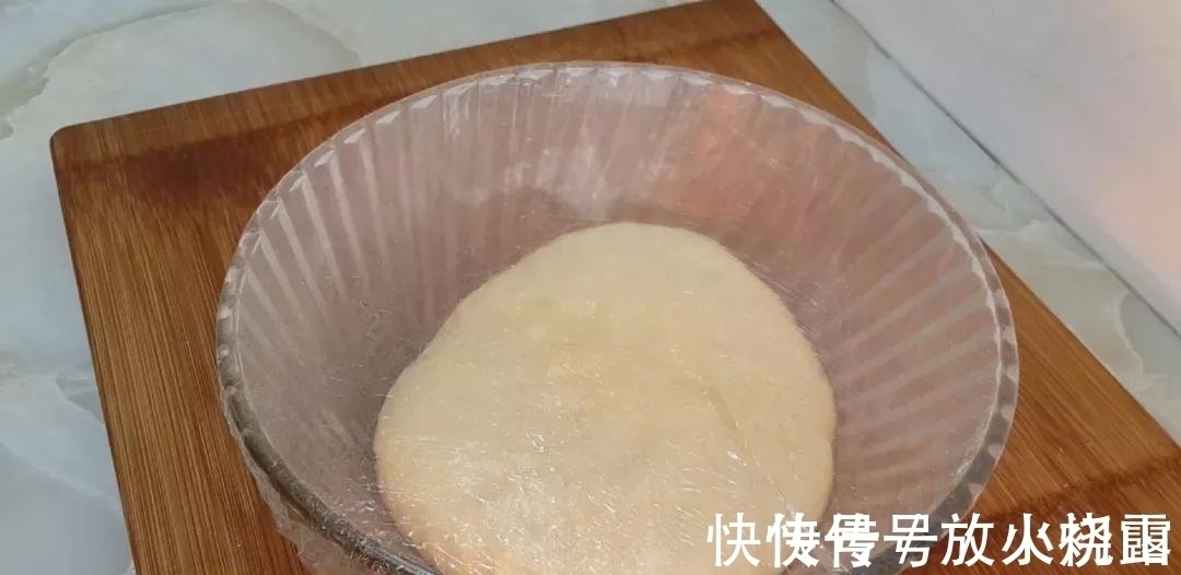 面粉这样做才好吃, 不用烤箱, 不用黄油, 也能做出拉丝面包, 超香
