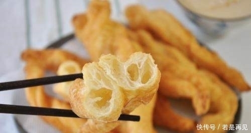婆婆|农村婆婆给做的早餐油条,配着胡辣汤太美了,还有这个小的油炸物