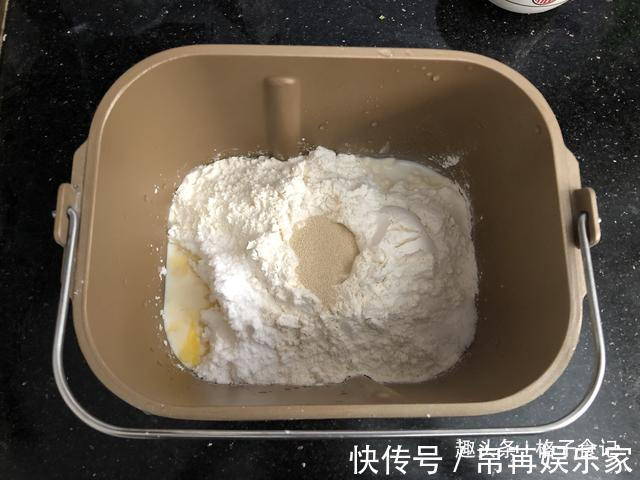 面包|此面包真省事，一次发酵不用整形，咸香味美，全家都爱吃，特解馋