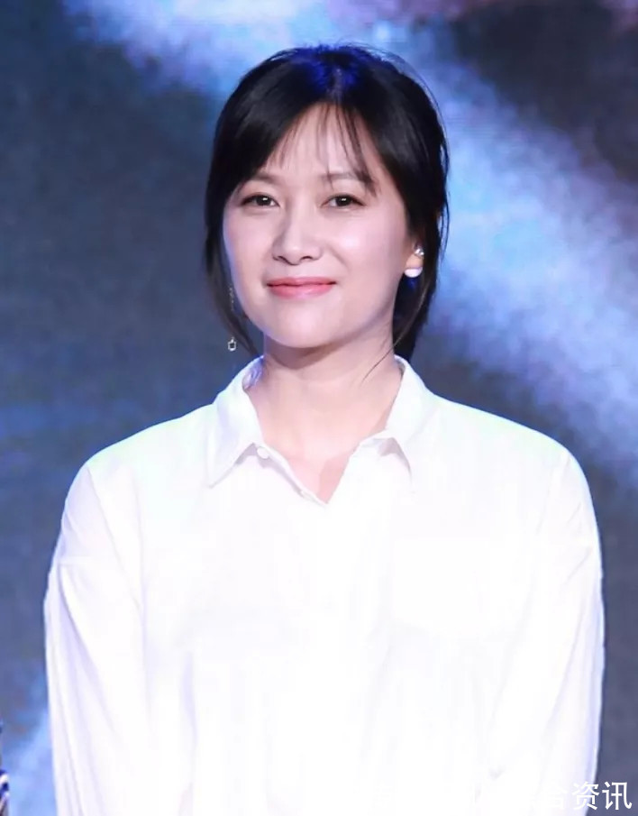 徐静蕾$“不婚女”徐静蕾钢笔书法简约不简单,还有一股“小清新”味道