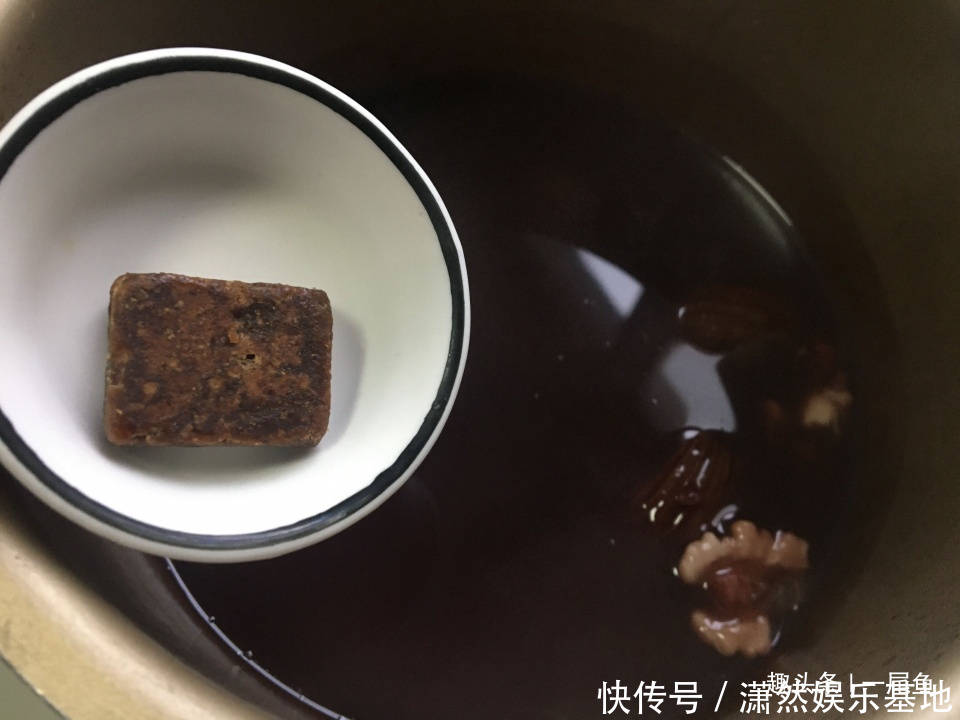 早上|天冷了,女人要常喝此粥,清甜香滑又浓稠,早上喝一碗胜过敷面