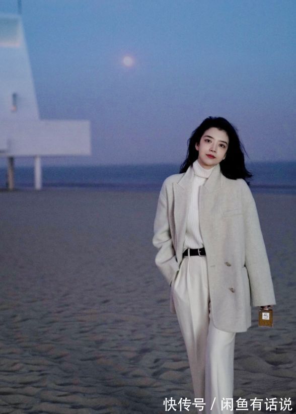 纯净|三木和妈妈人手一条的小白裤,出镜率也太高了,这样穿显瘦还高级