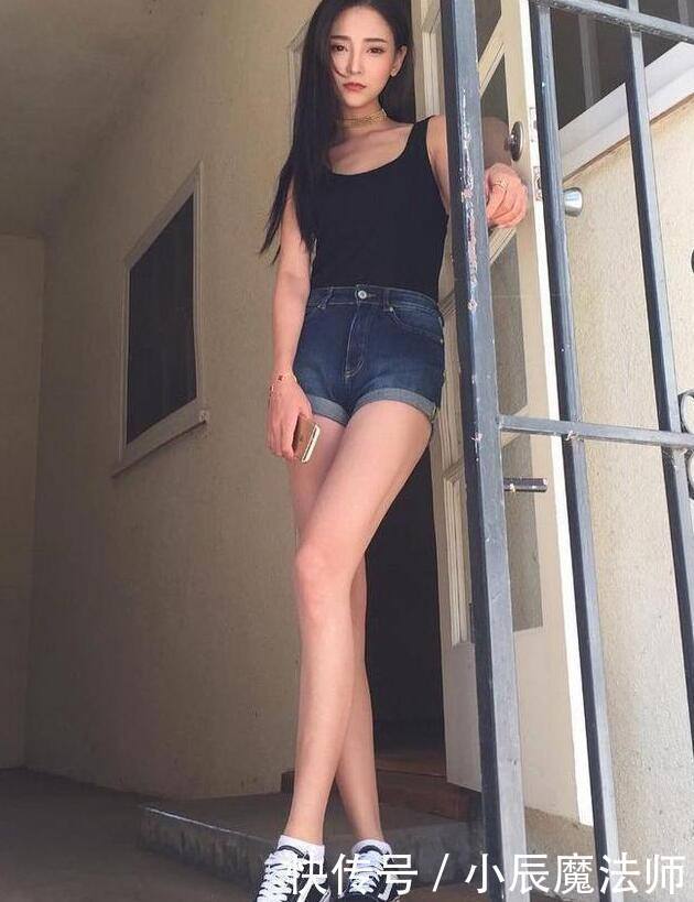 完美腿型的牛仔裤美女,穿出曼妙动人的身材,潇洒不失优雅