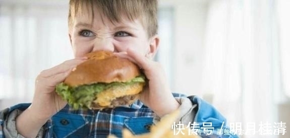 家长|孩子总是嫌家里的饭菜不好吃，家长应该怎么办呢？