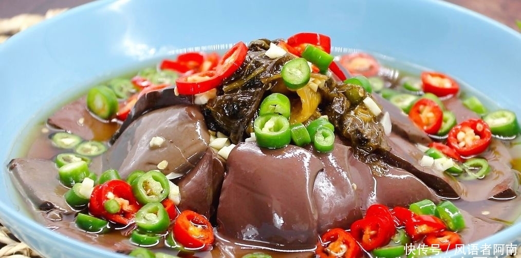 酸菜|用酸菜煮鸭血,鸭血煮的时间越长越好吃,一点不腥,鲜香嫩滑