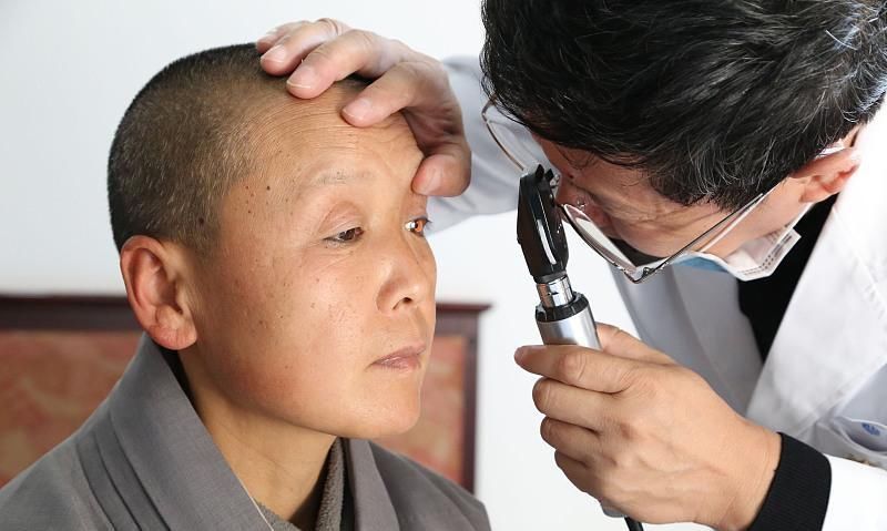 肝不好了，眼睛或会出现这4种“情况”，占一个也要注意