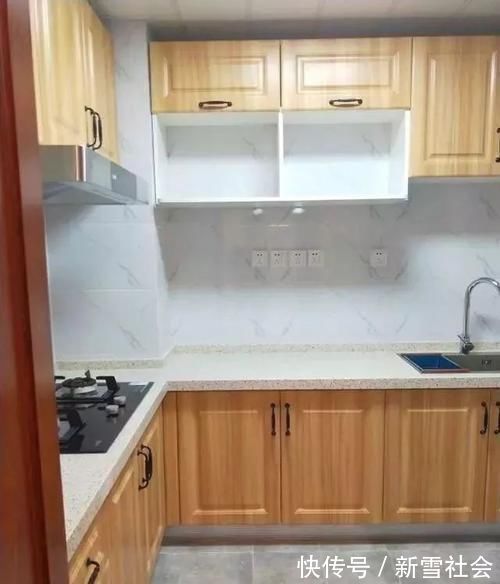 新房|花了四个月，新房硬装才结束，一进门鞋柜特实用，电视墙漂亮极了