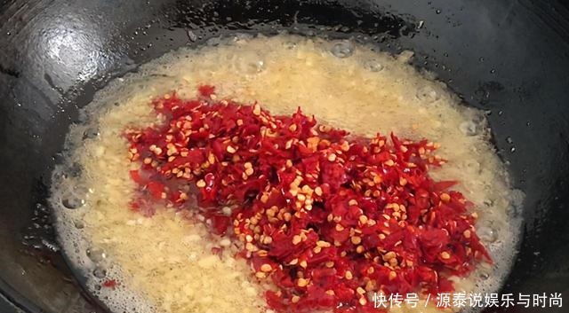 家庭自制辣椒酱,香辣过瘾,拌饭拌面都可以,做法简单很好吃