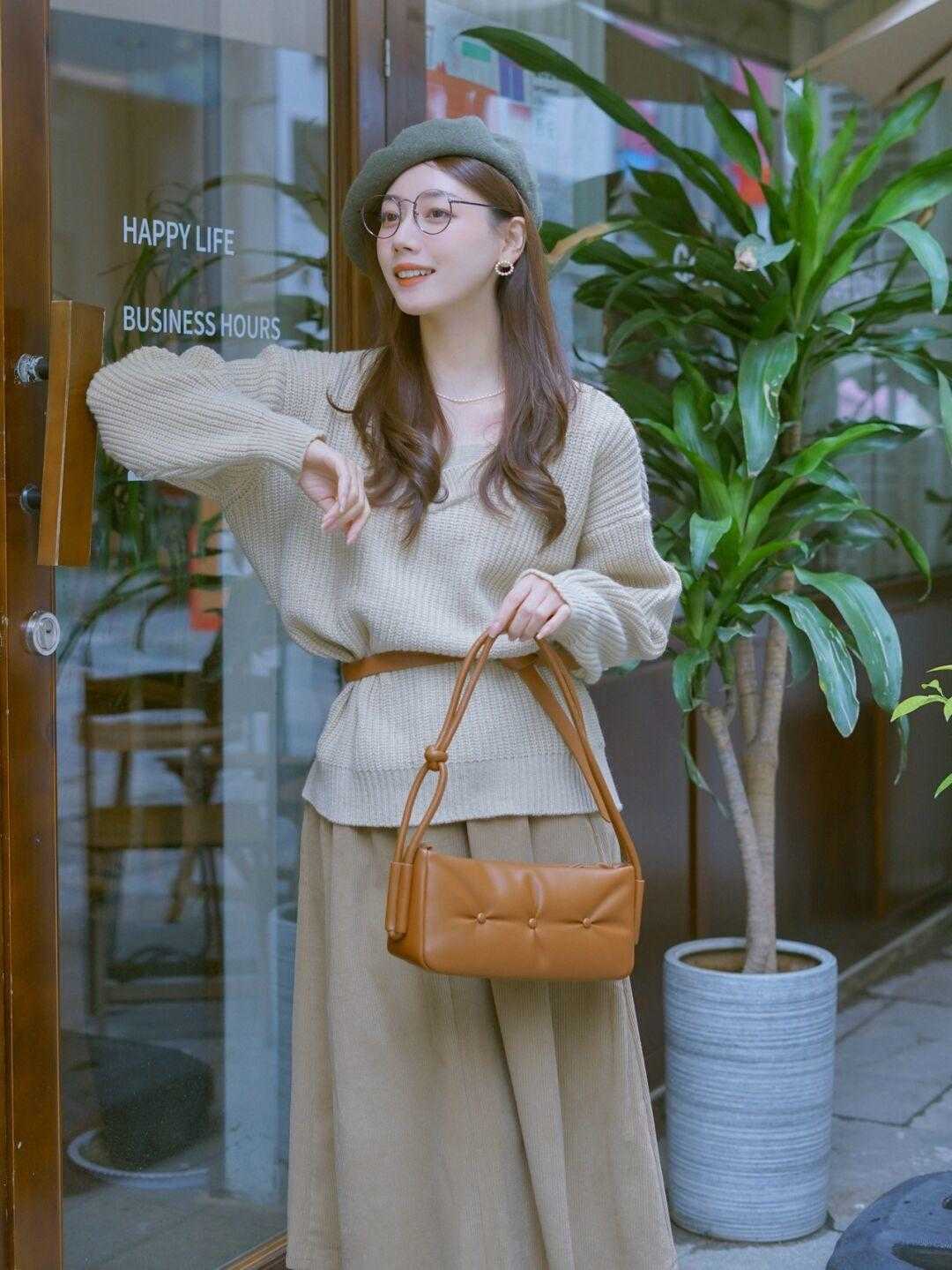 小脚踝 入冬以后,裙子依旧火热,寒冬如何穿裙子保暖?有气质又显瘦