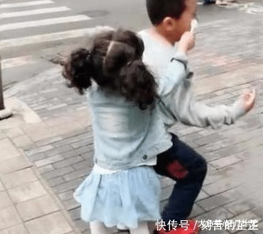 二胎|有了二胎妹妹之后，哥哥上幼儿园时的画风就变了，网友太羡慕