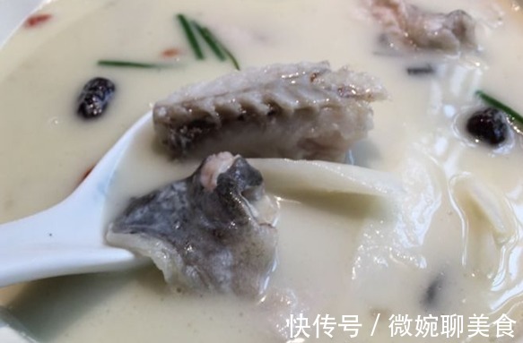 炖鱼汤|炖鱼汤时，先加水还是先煎鱼很多人都弄错，难怪鱼肉腥柴难吃！