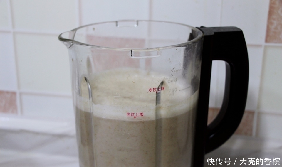 一家三口早餐,用了30分钟,营养十几种,网友:比我家午餐都丰盛