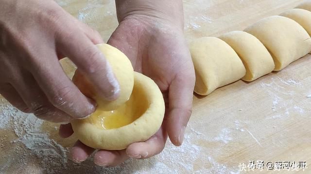 玉米面最好吃做法,开水锅里一倒,瞬间变美味,全家老小都爱吃