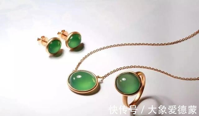 戒指 面对不同的翡翠首饰,我们该如何进行挑选呢