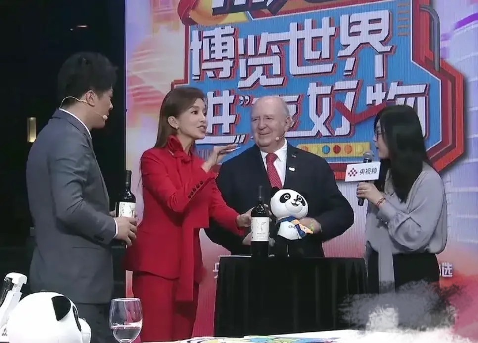 朱迅|没开美颜直播的朱迅,满脸皱纹皮肤松弛的特真实,是老阿姨!