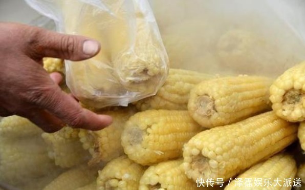 煮玉米,最忌直接放水里煮!牢记这4点,玉米又香又甜,软糯营养