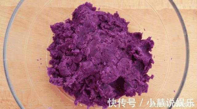 它富含花青素,秋冬宝宝经常吃,预防多种疾病,我家隔三差五就做