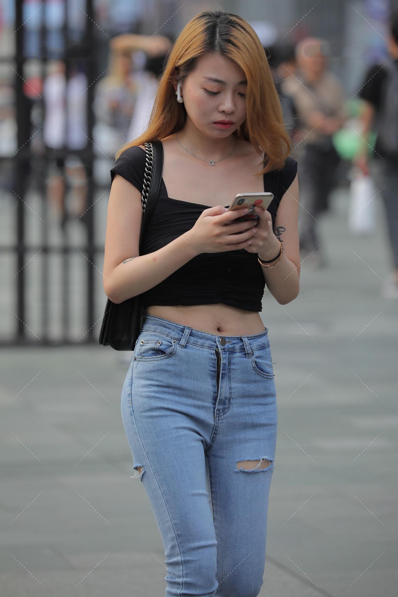 方领|方领无袖上衣很有优雅复古气息, 搭配牛仔裤, 简单大方