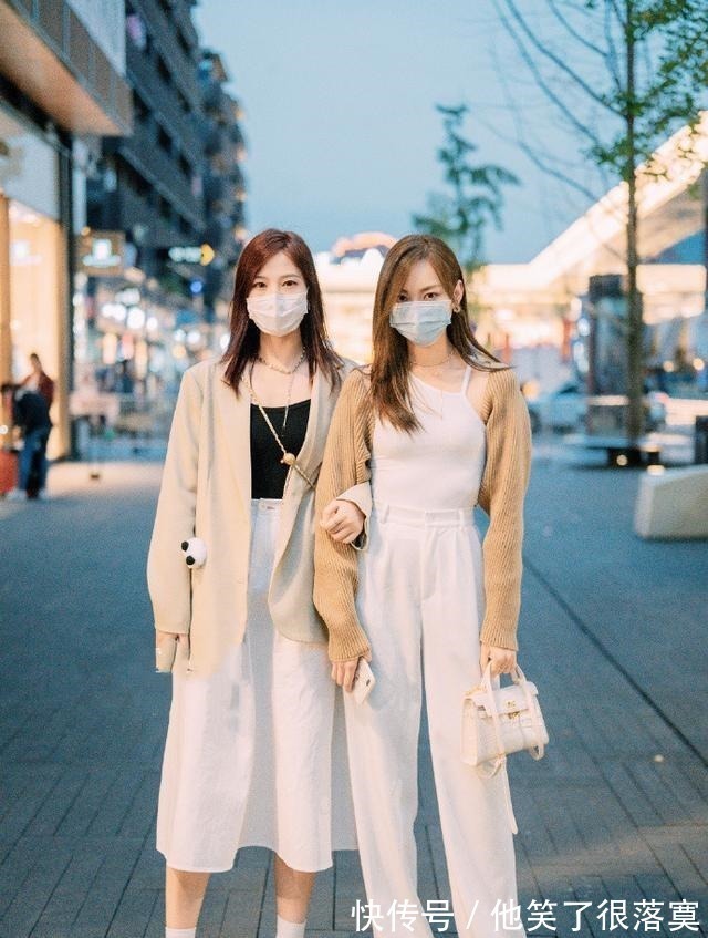 时髦 别穿打底裤了,当下流行这条“豆腐裤”,时髦还不易撞裤,很实用!