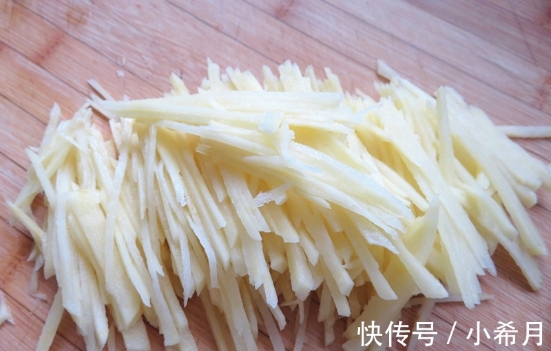 味道|回娘家，我给70岁的妈妈炒了土豆丝，妈妈：还是以前的老味道！