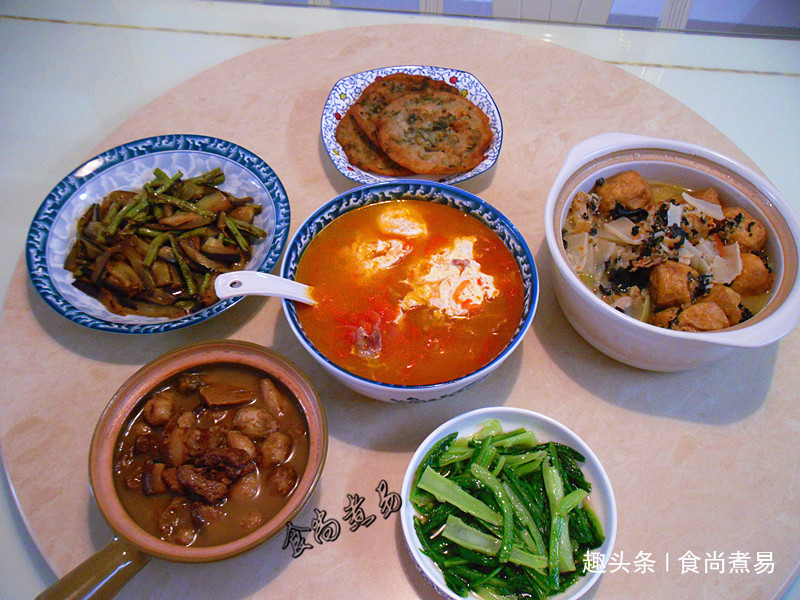 老妈做的五菜一汤,很家常接地气,吃的舒坦,在外花钱也买不到